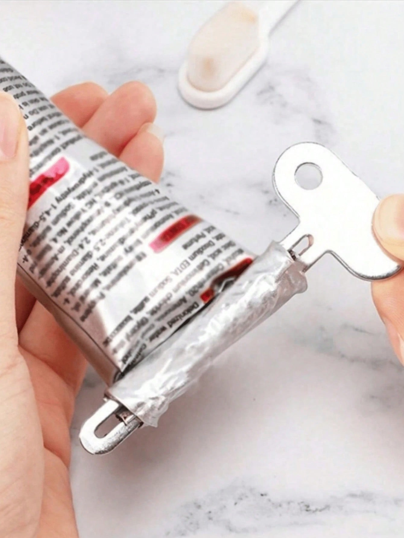 Home Essentials Bathroom Organizer - 2個パック ヴィンテージ鋳鉄製歯磨き粉絞り器 - 手動ローラー式歯磨き粉ディスペンサー、防錆浴室オーガナイザー、歯磨き粉/化粧品に最適、滑り止めハンドル、家庭必需品（シルバー）