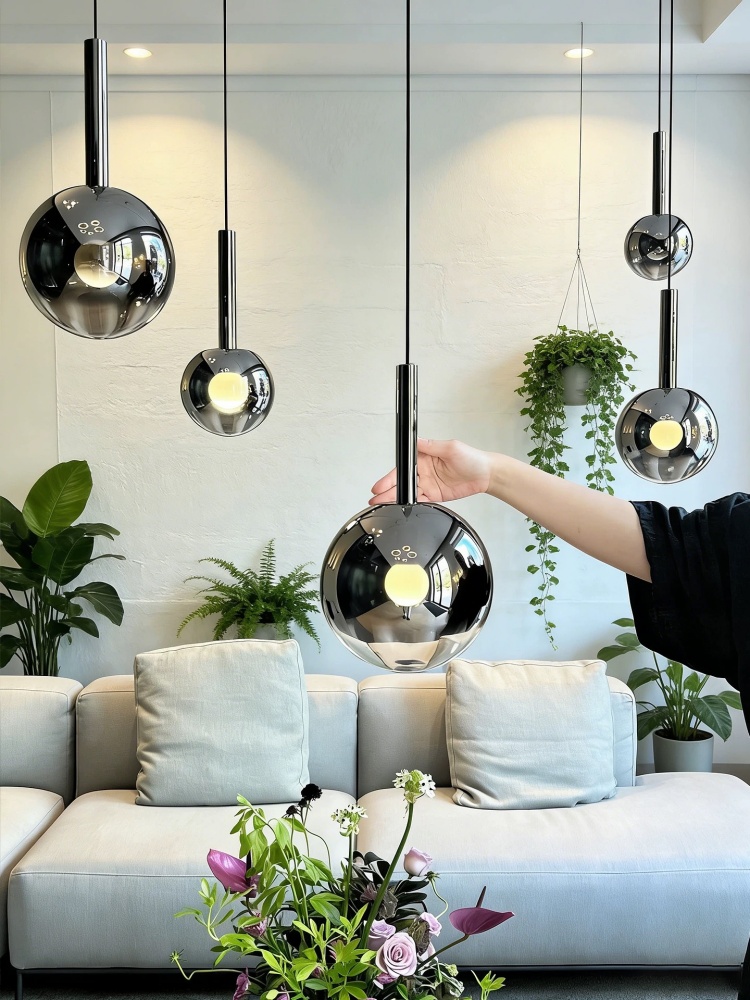 スモークグレーグラデーションガラスLEDペンダントライト20 - Home Of The Year Bathroom のレビューと価格